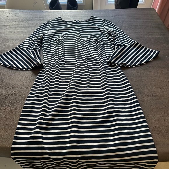 Banana Republic Striped Bell Sleeve Dress, MINT Condition!! Size 6 - Picture 2 of 3